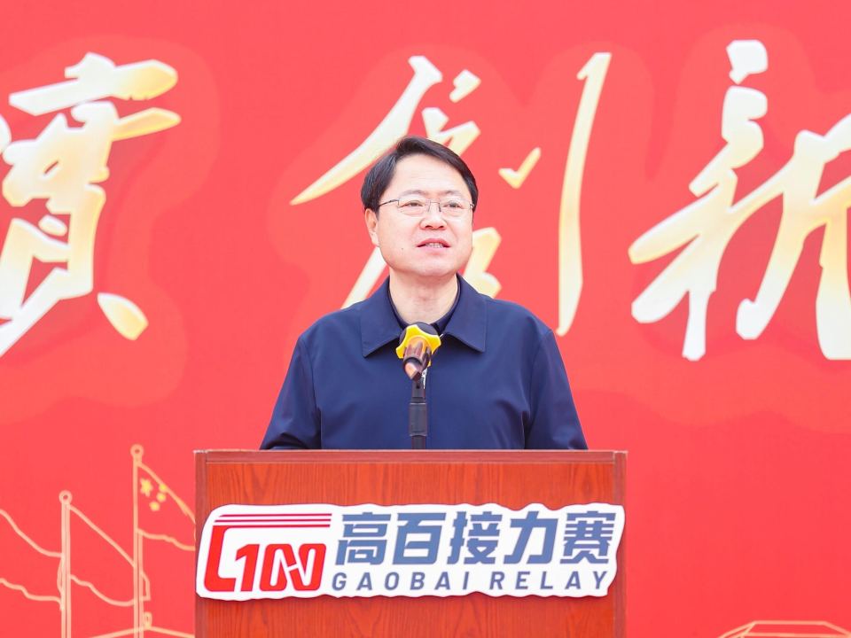 志愿者穿梭