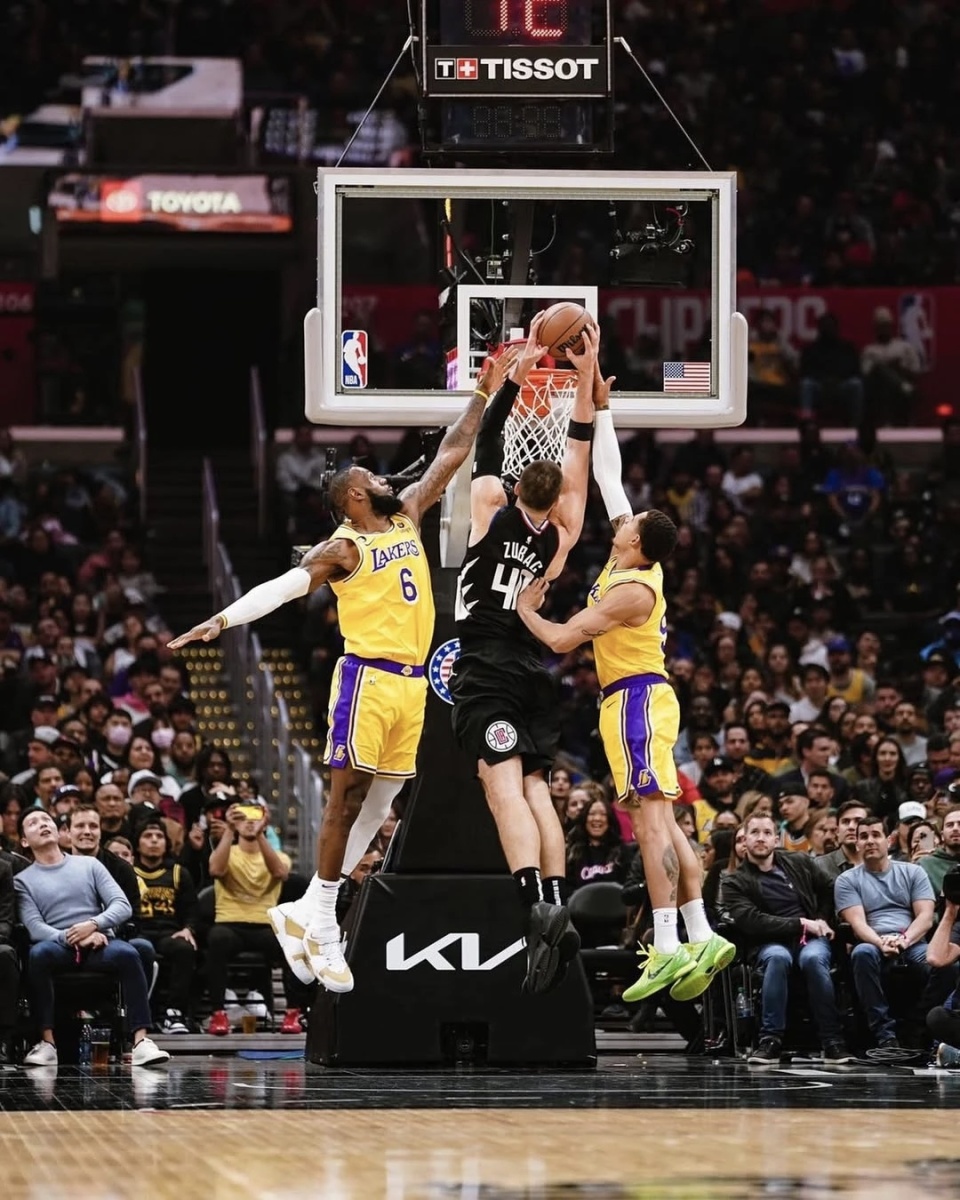 Hoop, 并对他充满